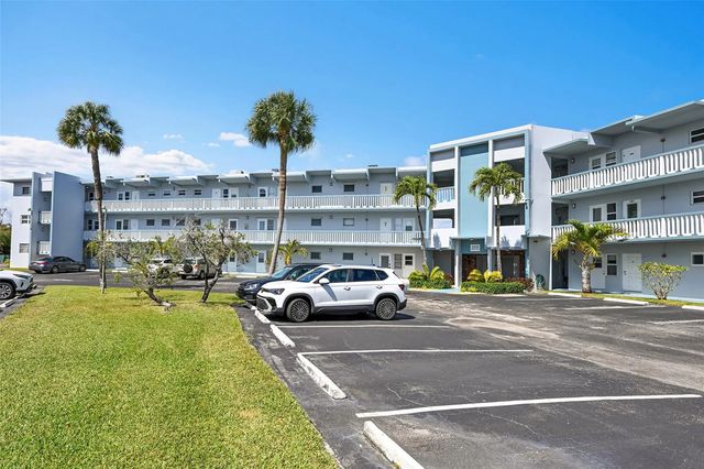 2 of 27 - 2223 Park Lane #302, Hollywood, FL