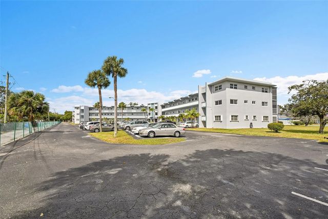3 of 27 - 2223 Park Lane #302, Hollywood, FL