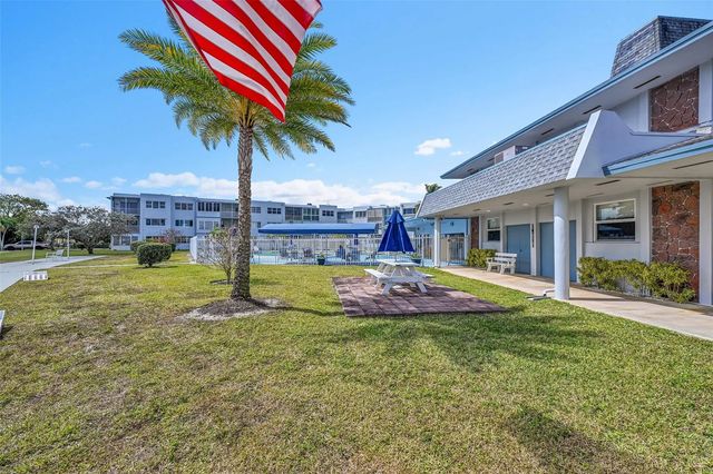5 of 27 - 2223 Park Lane #302, Hollywood, FL