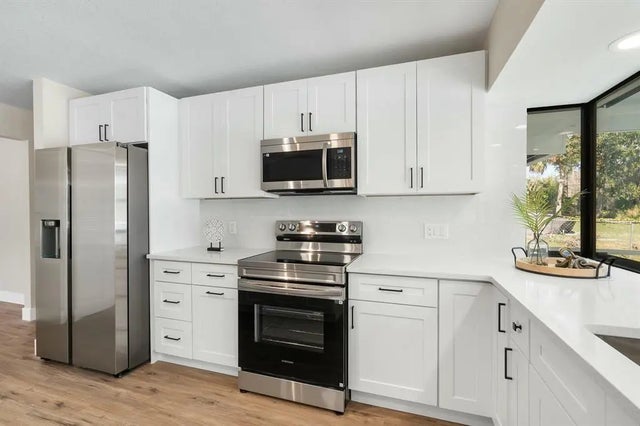 Photo of Listing #F10555913