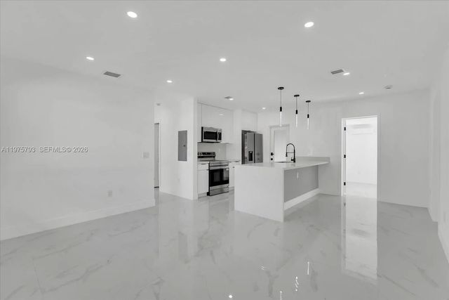 2 of 25 - 910 Nw 133rd Street, North Miami, FL