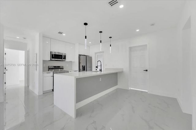 5 of 25 - 910 Nw 133rd Street, North Miami, FL