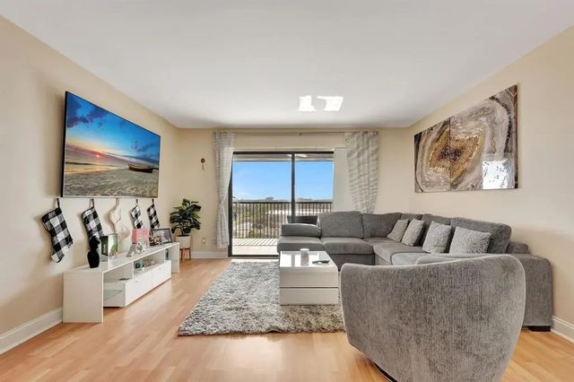 5 of 25 - 2200 S Cypress Bend Drive #905, Pompano Beach, FL
