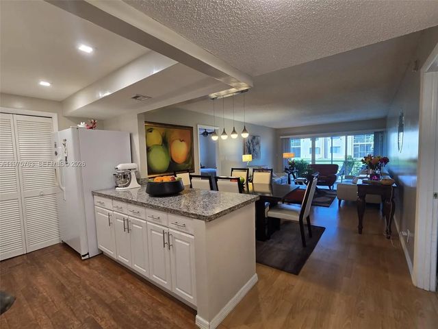 2 of 27 - 140 Lakeview Drive #111, Weston, FL