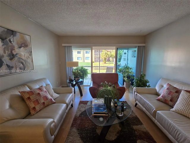3 of 27 - 140 Lakeview Drive #111, Weston, FL