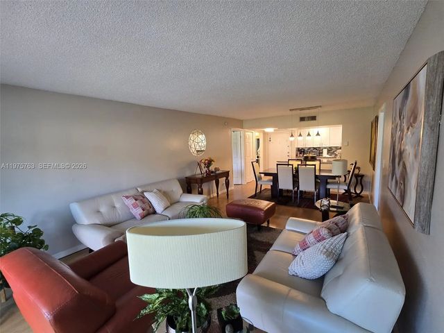 5 of 27 - 140 Lakeview Drive #111, Weston, FL