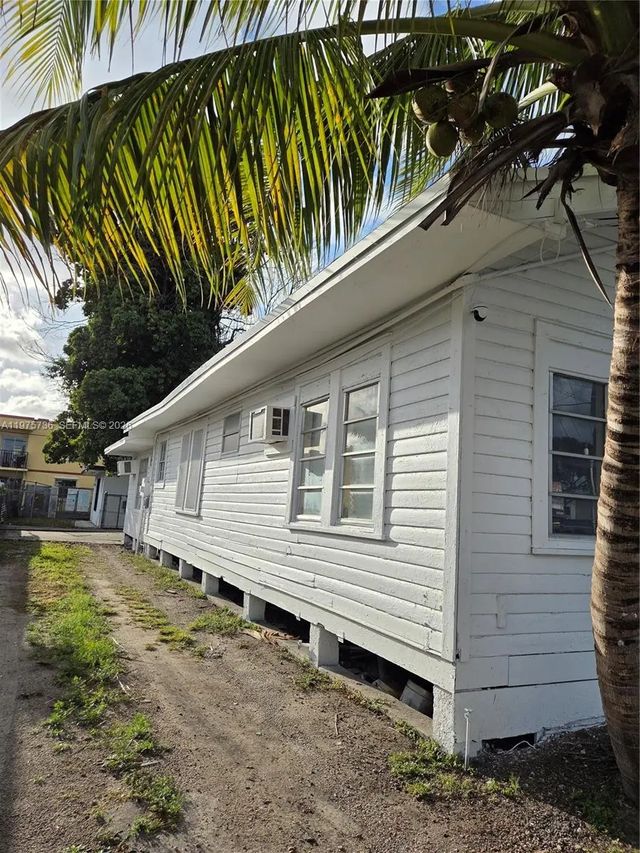 3 of 7 - 2722 Nw 23rd Avenue, Miami, FL