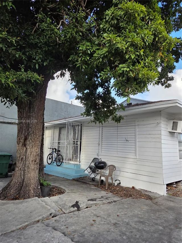 4 of 7 - 2722 Nw 23rd Avenue, Miami, FL