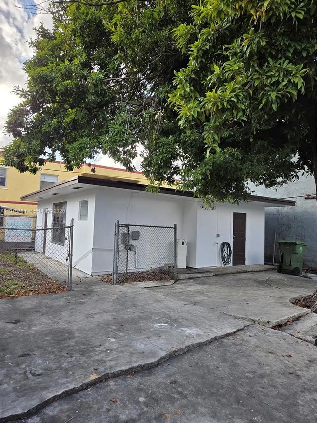 5 of 7 - 2722 Nw 23rd Avenue, Miami, FL