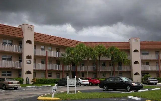 8040 N Sunrise Lakes Drive #303, Fort Lauderdale