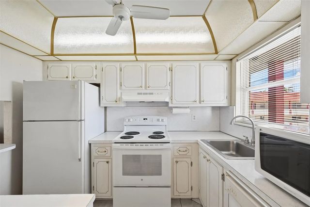 4 of 22 - 8040 N Sunrise Lakes Drive #303, Fort Lauderdale, FL