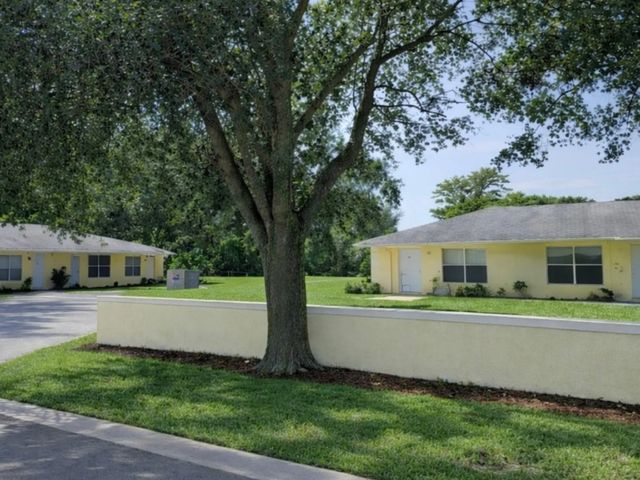 4 of 5 - 951 King Orange Drive, Fort Pierce, FL