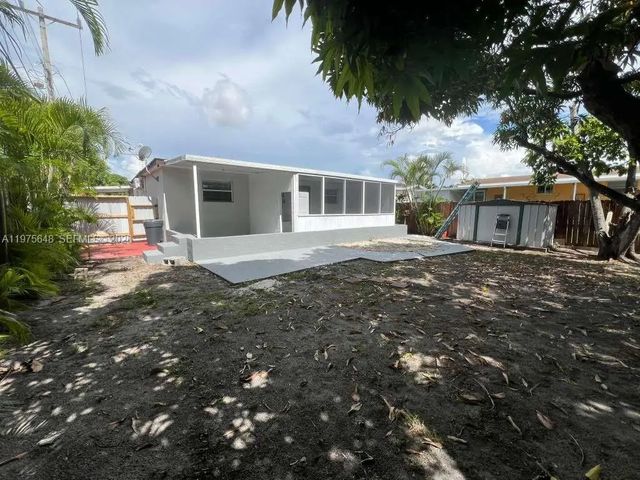 3 of 14 - 4365 W 1st Avenue, Hialeah, FL