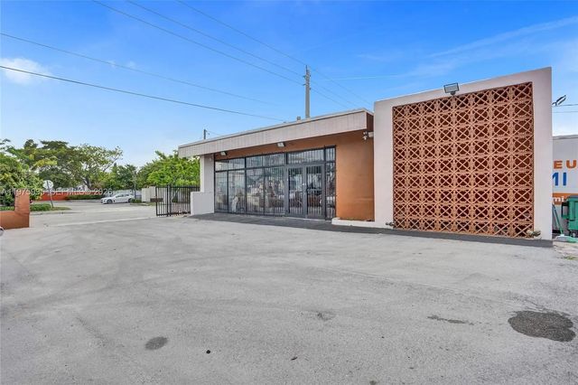 5595 Nw 17th Avenue, Miami
