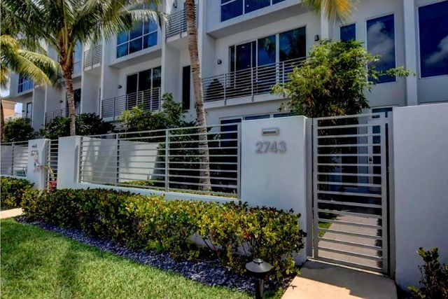 4 of 32 - 2743 Ne 1st Street, Pompano Beach, FL