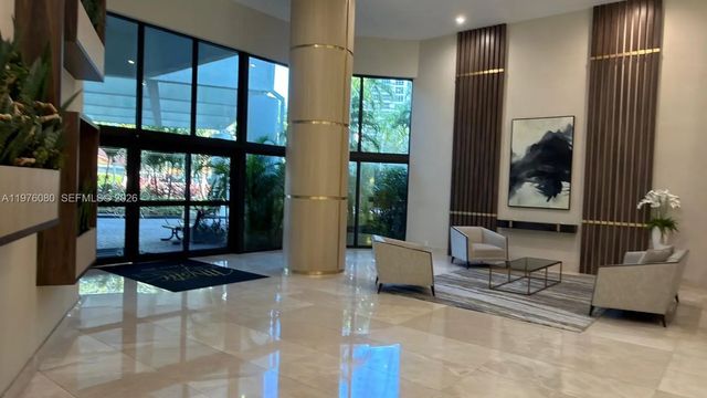 N/A, Aventura