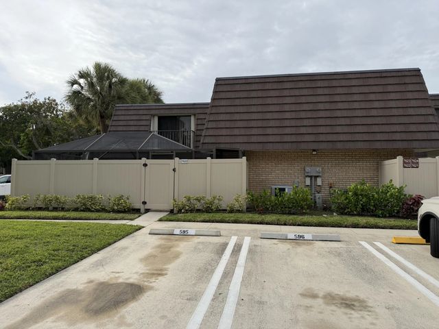 2 of 26 - 7622 N 76th Way #200, West Palm Beach, FL