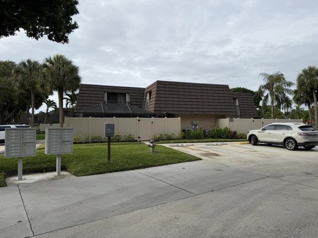 3 of 26 - 7622 N 76th Way #200, West Palm Beach, FL