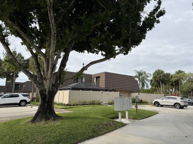 4 of 26 - 7622 N 76th Way #200, West Palm Beach, FL