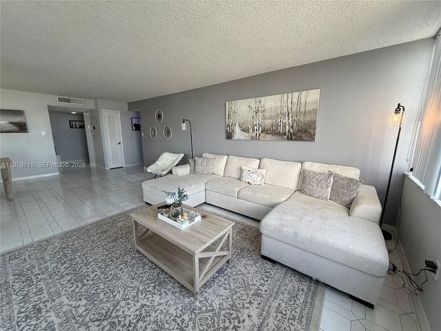 3 of 14 - 18011 Biscayne Boulevard #805, Aventura, FL