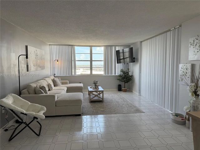 4 of 14 - 18011 Biscayne Boulevard #805, Aventura, FL