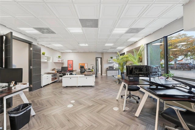 520 Nw 165th Street Road, Miami