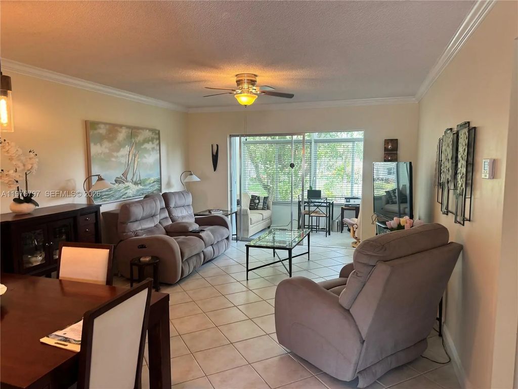5121 W Oakland Park Boulevard #204, Lauderdale Lakes