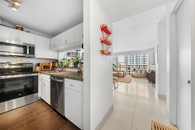4 of 25 - 600 Ne 36th Street #1815, Miami, FL