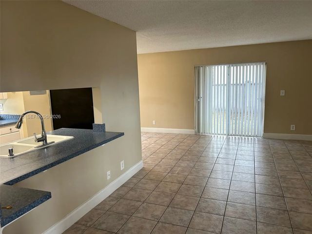 4 of 25 - 301 Sw 86th Avenue #102, Pembroke Pines, FL
