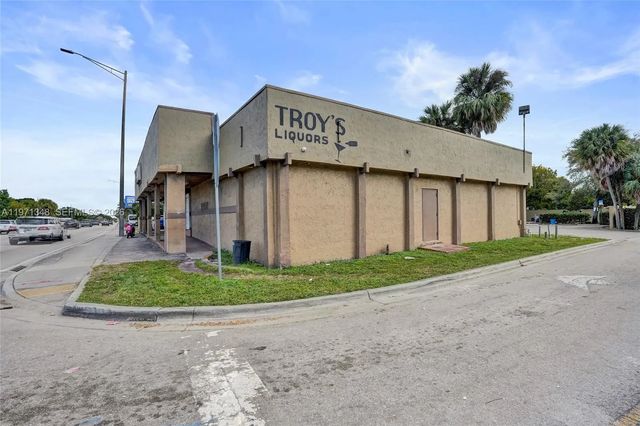 2990 W Sunrise Boulevard, Fort Lauderdale
