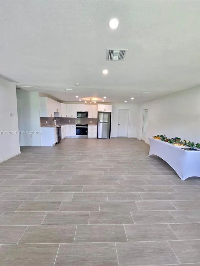 2 of 11 - 4438 E Riverside Drive, Fort Myers, FL
