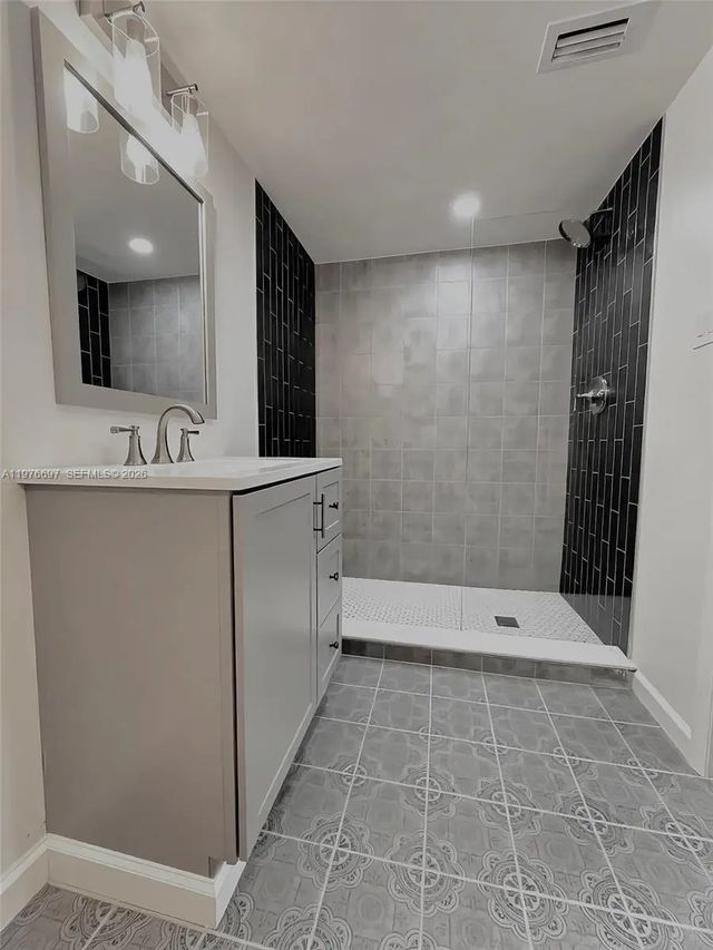 5 of 11 - 4438 E Riverside Drive, Fort Myers, FL
