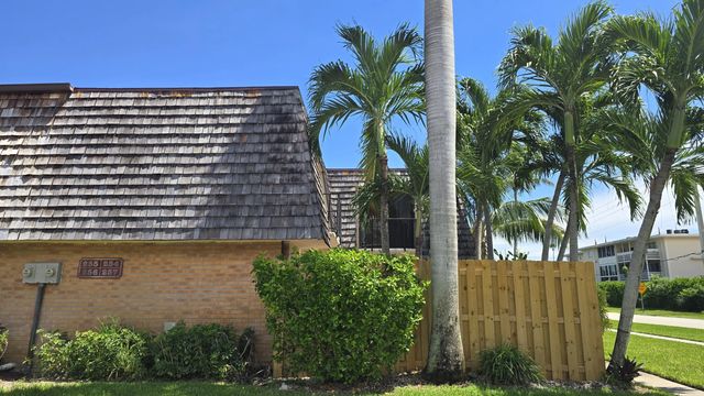 3 of 17 - 257 Lake Arbor Drive, Palm Springs, FL