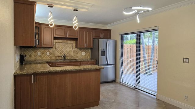 5 of 17 - 257 Lake Arbor Drive, Palm Springs, FL
