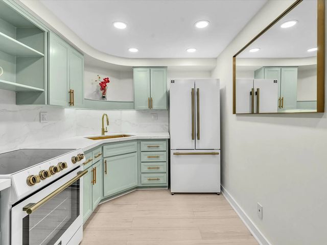 2 of 42 - 3300 Ne 36th Street #220, Fort Lauderdale, FL