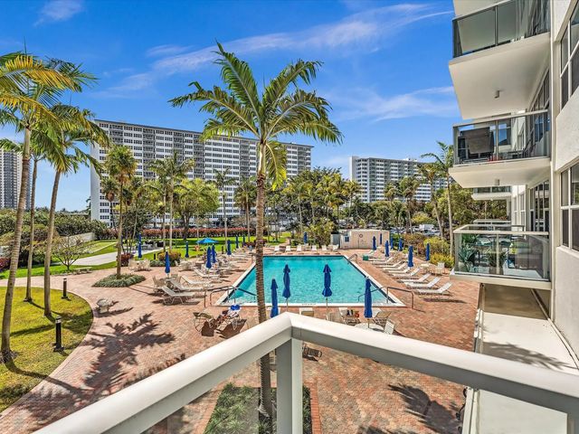 4 of 42 - 3300 Ne 36th Street #220, Fort Lauderdale, FL