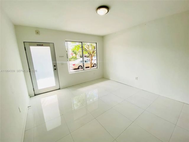 4 of 30 - 801 15th Street #102, Miami Beach, FL