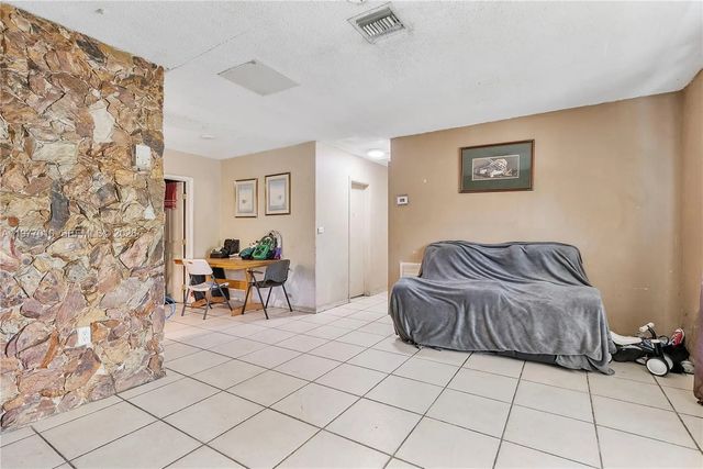 3 of 5 - 800 Nw 33rd Avenue, Lauderhill, FL