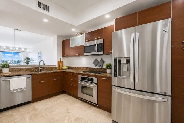 5 of 24 - 3330 Ne 190th Street #1212, Aventura, FL