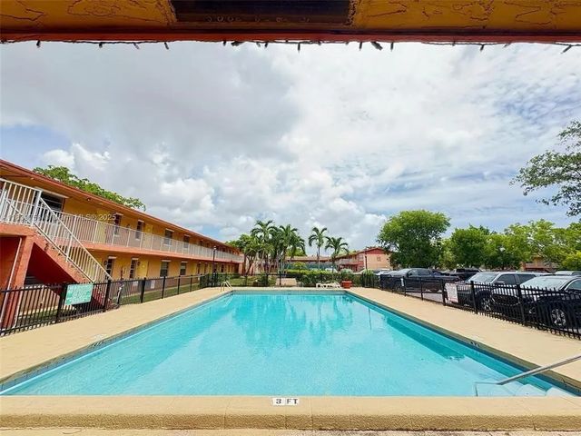 4 of 10 - 101 Ne 41st Street #f101, Oakland Park, FL