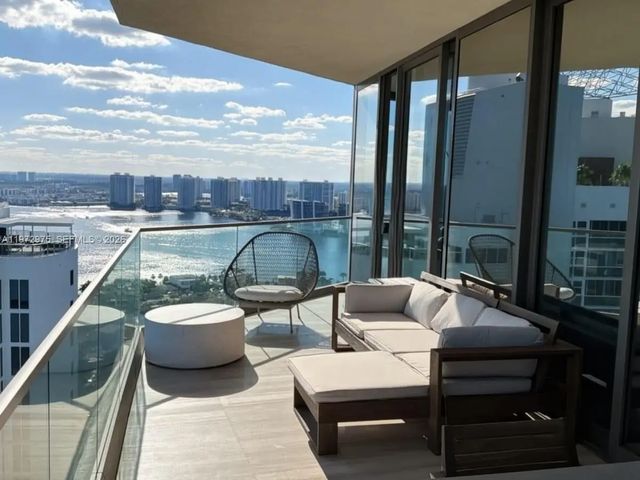 4 of 47 - 18975 Collins Avenue #3004, Sunny Isles Beach, FL