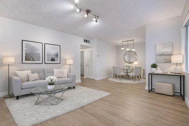 5300 Washington Street #d303, Hollywood