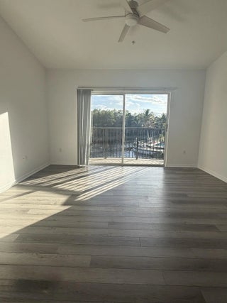 Photo of Listing #R11169029