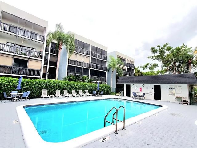1021 Mockingbird Lane #114, Plantation