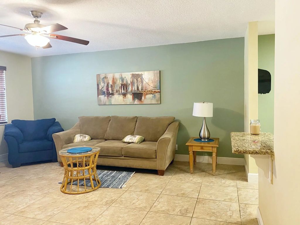 801 Hummingbird Way #205, North Palm Beach