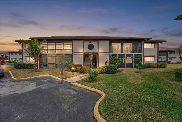 9748 S Belfort Circle #201, Tamarac