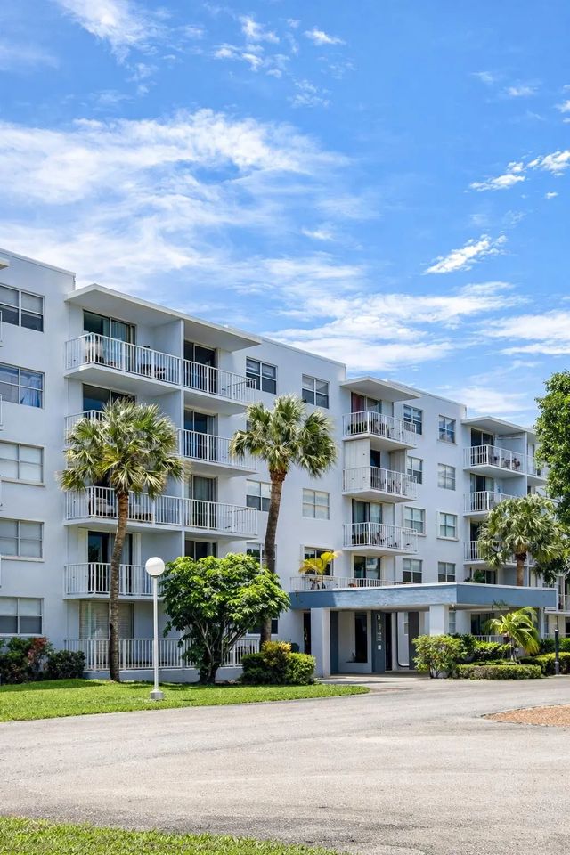 500 Executive Center Drive #2h, West Palm Beach