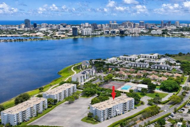 2 of 12 - 500 Executive Center Drive #2h, West Palm Beach, FL
