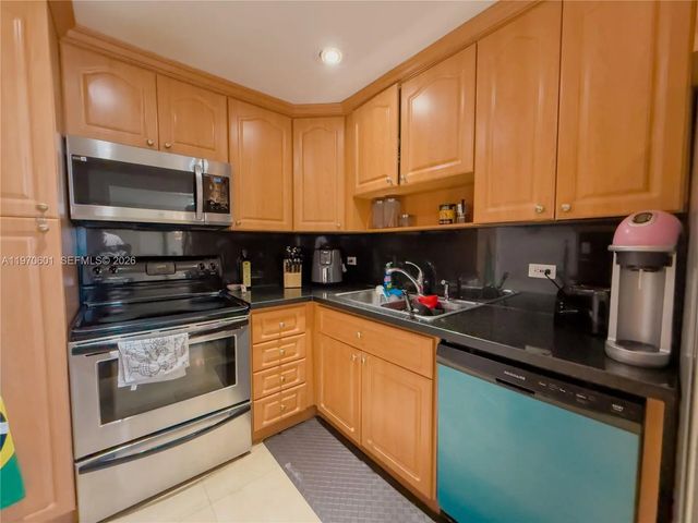 5 of 46 - 5005 Collins Avenue #825, Miami Beach, FL