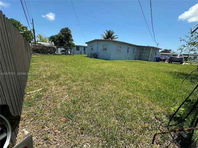 4 of 32 - 10761 Sw 221st Street, Miami, FL